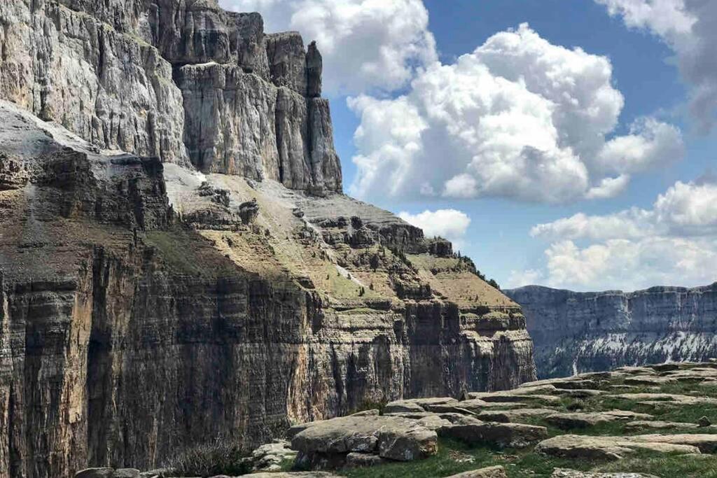 Apartamento Siente Sobrarbe En Ainsa Luaran gambar